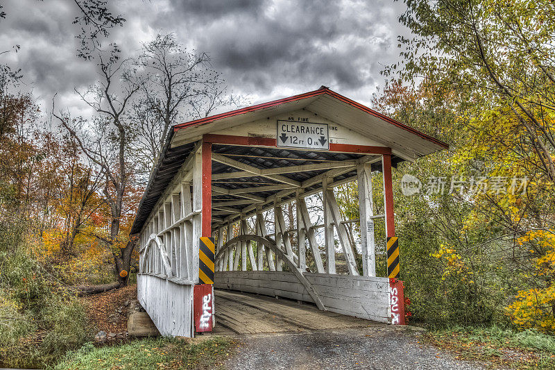 宾夕法尼亚州贝德福德县Raystown Covered Bridge (HDR)